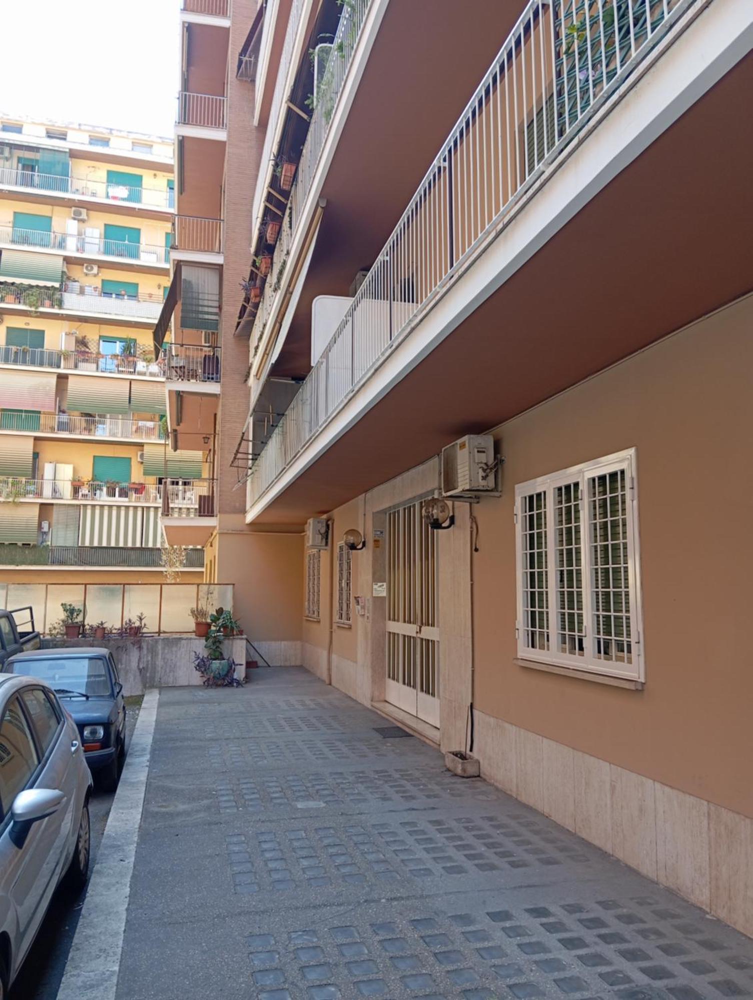 Apartamento Lella's House Vicino Metro A 3 Min A Piedi